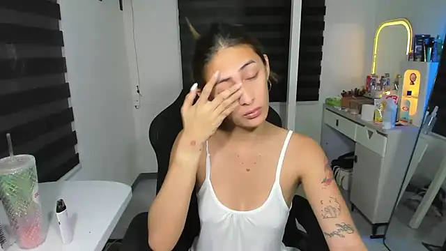 BabyAngelLooove online show from December 2025 04:16:01 PM