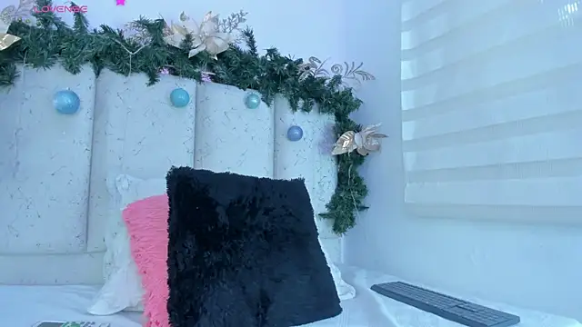 violeta olsen online show from December 2025 07:07:02 PM