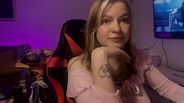 Mia Kamp online show from February 2026 05:35:02 PM