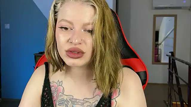 Mia Kamp online show from September 2025 03:05:01 PM