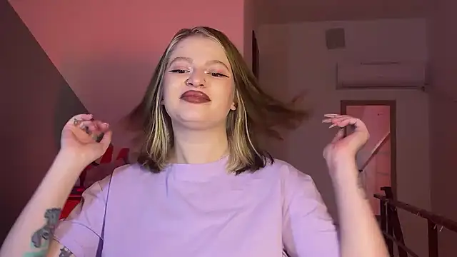 Mia Kamp online show from September 2025 08:41:01 PM