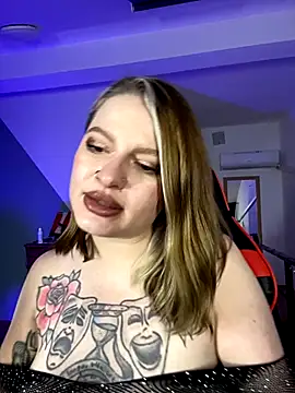 Mia Kamp online show from October 2025 05:48:01 PM
