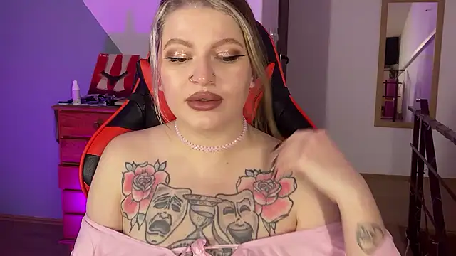 Mia Kamp online show from October 2025 11:07:02 PM