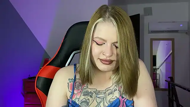 Mia Kamp online show from September 2025 04:45:01 PM