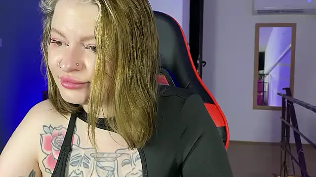 Mia Kamp online show from September 2025 02:57:02 PM
