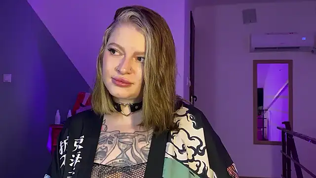Mia Kamp online show from September 2025 05:57:02 PM
