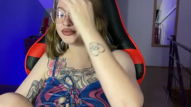 Mia Kamp online show from September 2025 01:39:01 PM