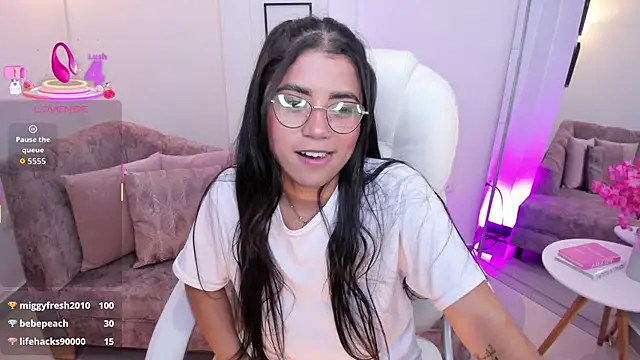 issi loren online show from October 2025 07:27:01 PM