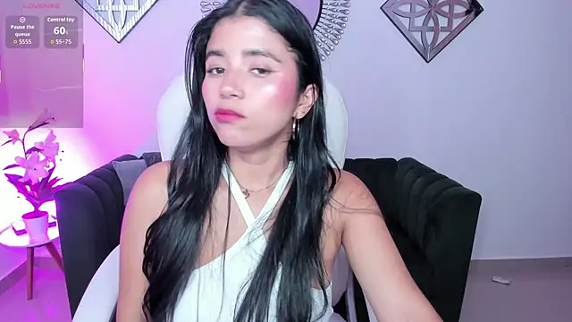 issi loren online show from December 2025 09:28:02 PM