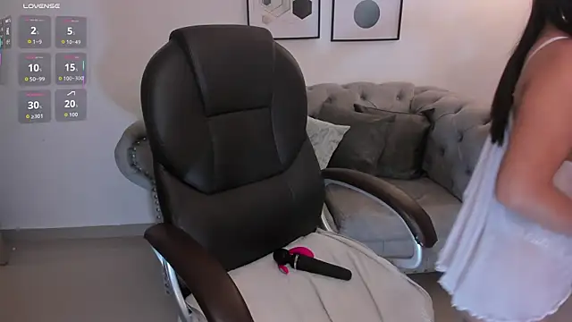 issi loren online show from April 2026 10:39:01 AM