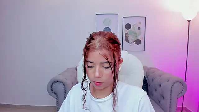 issi loren online show from October 2025 07:48:02 PM