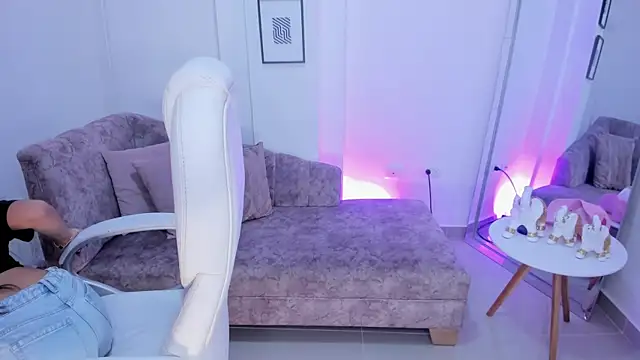 issi loren online show from September 2025 07:34:02 PM