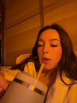 Snapshot of LillieOlive chatting on October 2025 08:50:01 PM LillieOlive online show from October 2025 08:50:01 PM