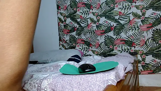 smallkarlakarla online show from February 2026 11:46:01 PM