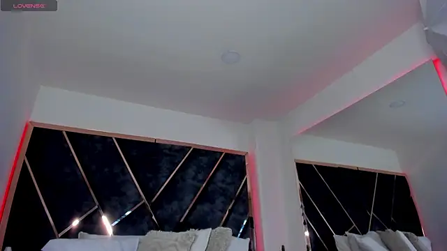 SusanaHenao online show from December 2025 05:06:02 PM