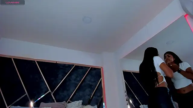 SusanaHenao online show from November 2025 07:06:01 PM