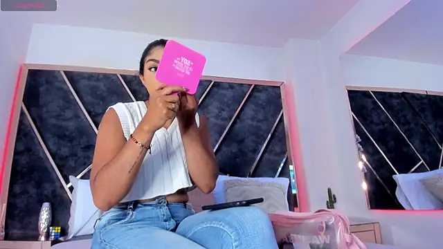 SusanaHenao online show from April 2026 05:27:01 PM