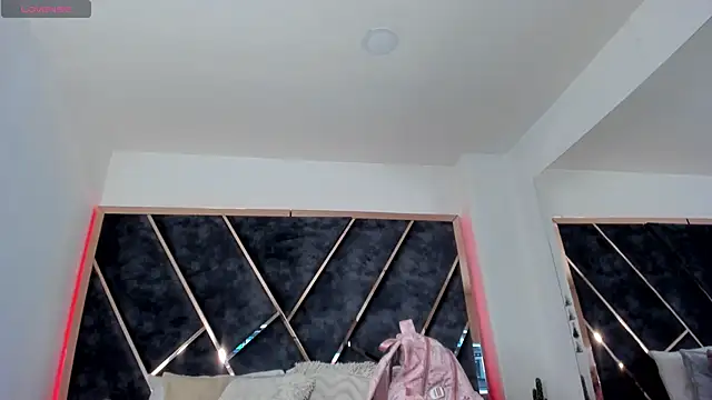 SusanaHenao online show from March 2026 04:08:02 PM