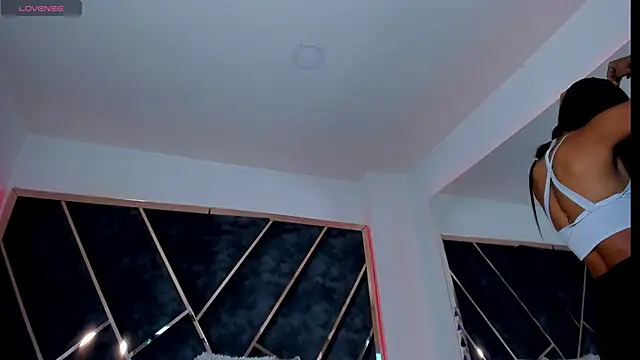 SusanaHenao online show from November 2025 05:46:01 PM