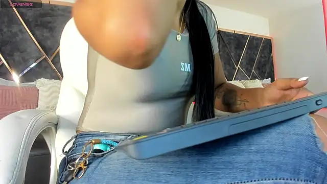 SusanaHenao online show from March 2026 04:45:01 PM