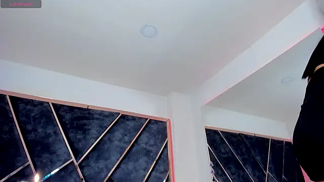 SusanaHenao online show from November 2025 05:06:02 PM