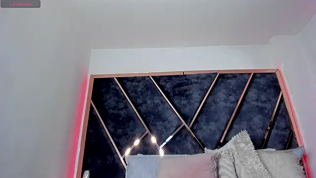 SusanaHenao online show from November 2025 04:06:02 PM