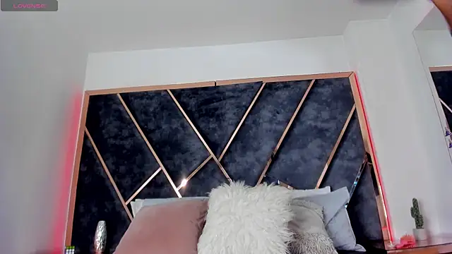 SusanaHenao online show from December 2025 06:07:01 PM