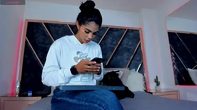 SusanaHenao online show from November 2025 05:24:01 PM