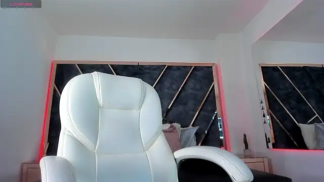 SusanaHenao online show from March 2026 05:00:01 PM