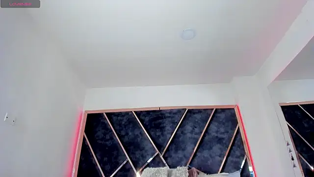 SusanaHenao online show from November 2025 05:12:02 PM