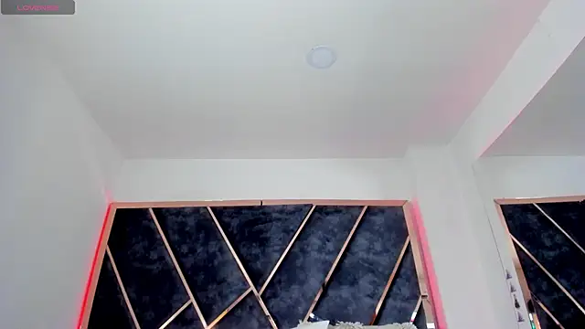 SusanaHenao online show from December 2025 03:47:01 PM