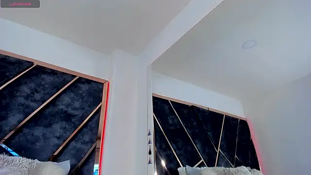 SusanaHenao online show from November 2025 06:33:01 PM