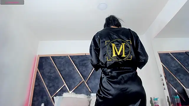 SusanaHenao online show from December 2025 06:29:01 PM