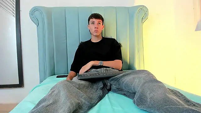 LittleDanny  online show from March 2026 04:33:01 PM