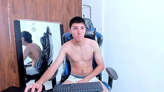 LittleDanny  online show from September 2025 01:16:01 PM