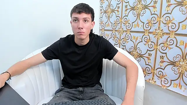 LittleDanny  online show from December 2025 05:06:01 PM