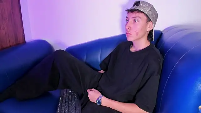 LittleDanny  online show from April 2026 03:02:01 PM