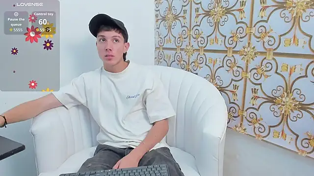 LittleDanny  online show from November 2025 07:07:01 PM