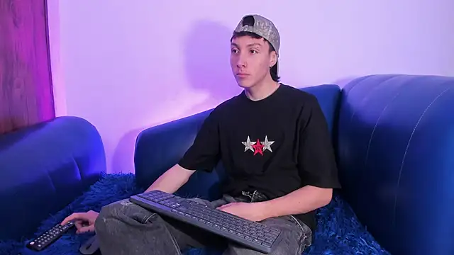 LittleDanny  online show from April 2026 03:40:01 PM