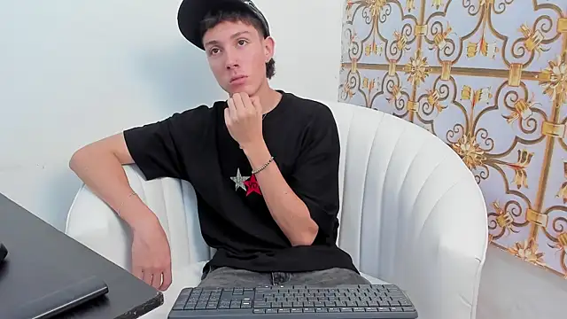 LittleDanny  online show from November 2025 07:03:01 PM