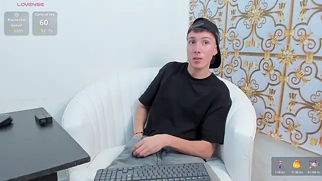 LittleDanny  online show from November 2025 07:25:02 PM