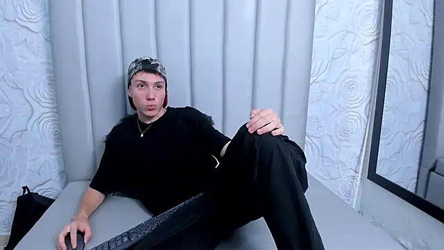 LittleDanny  online show from December 2025 05:58:01 PM