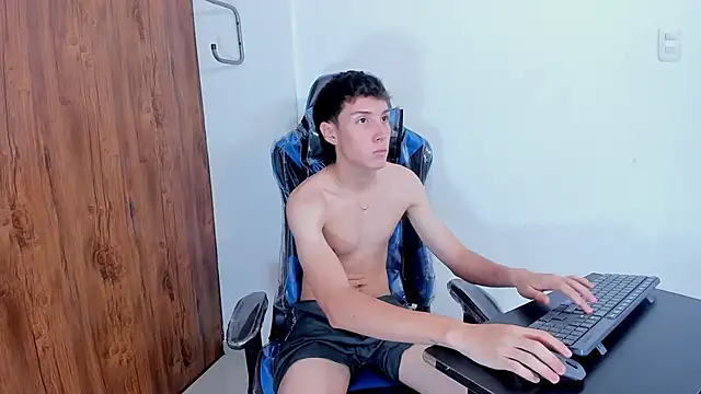 LittleDanny  online show from September 2025 02:04:01 PM