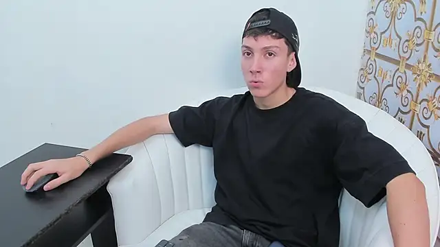 LittleDanny  online show from December 2025 04:33:01 PM