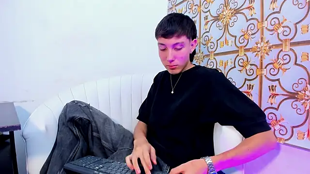 LittleDanny  online show from February 2026 09:12:02 PM