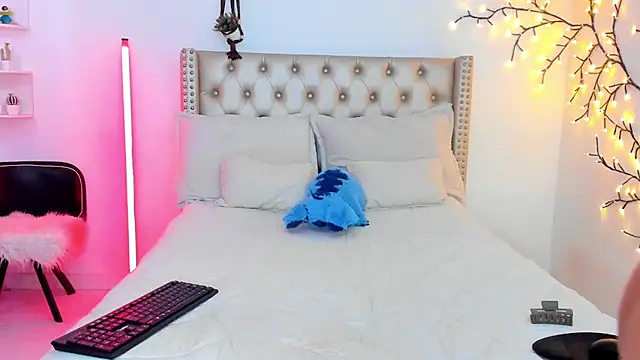 LenaStylesOA online show from March 2026 01:41:01 PM