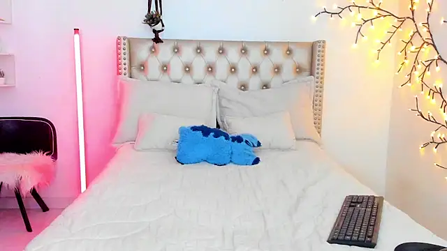 LenaStylesOA online show from February 2026 02:06:01 PM