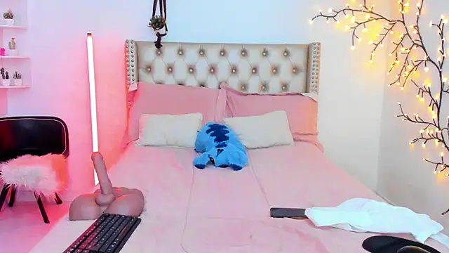 LenaStylesOA online show from March 2026 08:31:02 PM