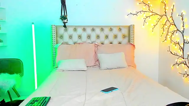 LenaStylesOA online show from February 2026 01:48:02 AM