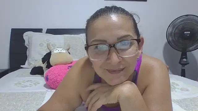 Snapshot of MiaVega chatting on October 2025 02:11:02 AM MiaVega online show from October 2025 02:11:02 AM